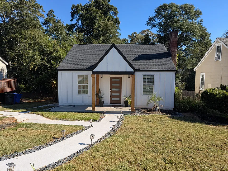 14 Hawthorne Ln