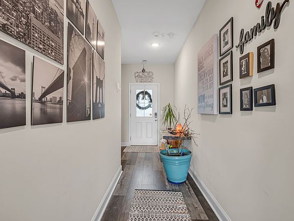 4th image of 1110 Eagles View Dr