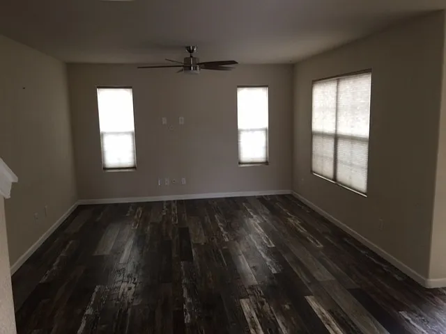 572 River Oaks Dr — Photo 2