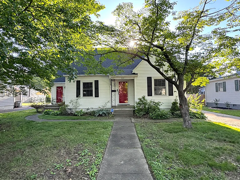 555 S Ruston Ave — Photo 1