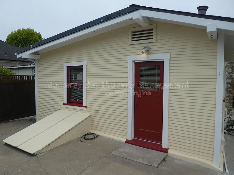 668 Van Buren St — Photo 11
