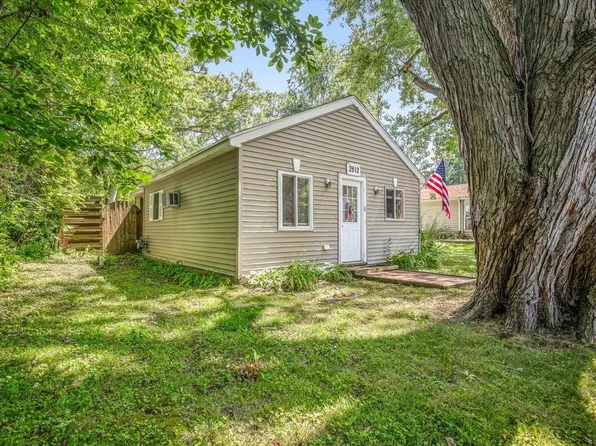 2612 Mason St, Delavan, WI 53115