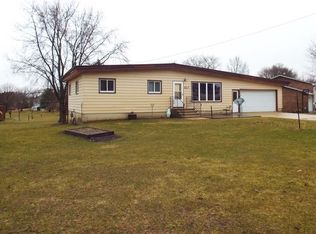 517 Park Ave, Strawberry Point, IA 52076