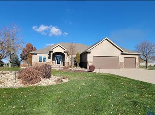 6765 Cantebury Ct, Sioux City, IA 51106