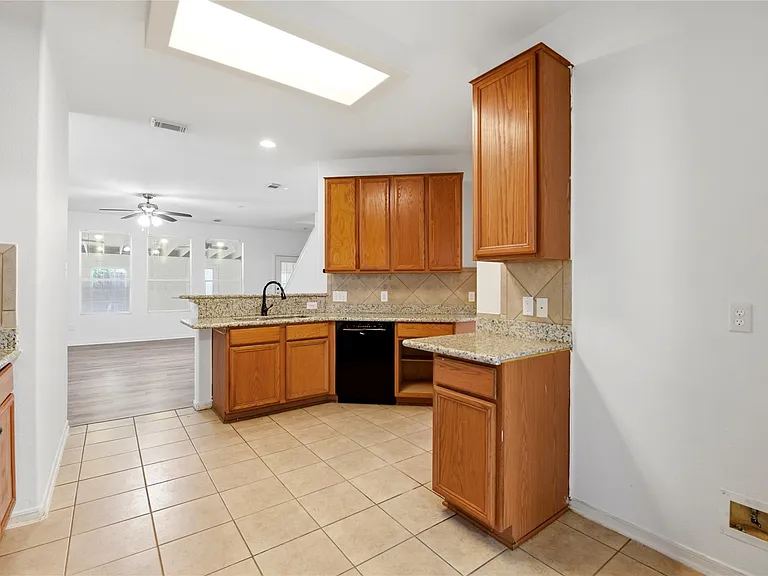18427 Grove Brook Ln — Photo 13