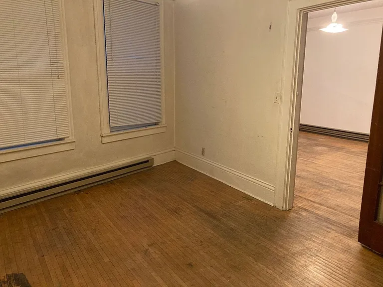 545 NE Oak St — Photo 16