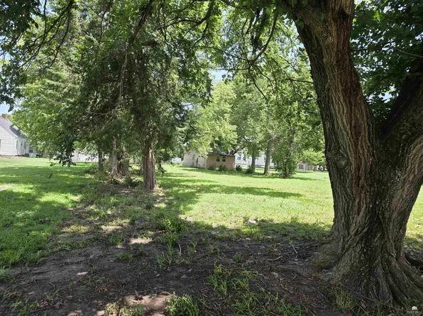 110 E 2nd Ave, Hope, KS 67451