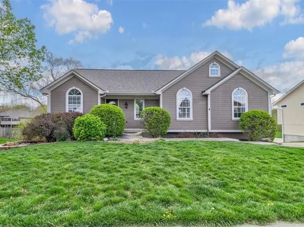 705 SW Graystone Dr, Grain Valley, MO 64029