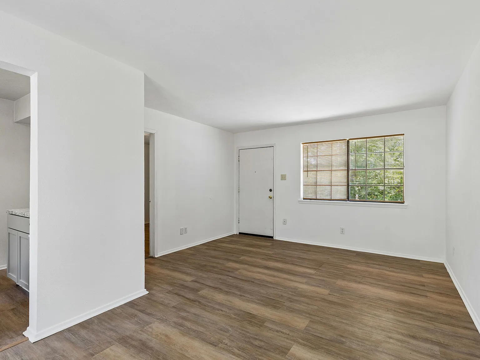 2 bed, 847 sqft, $1,395 — Photo 3