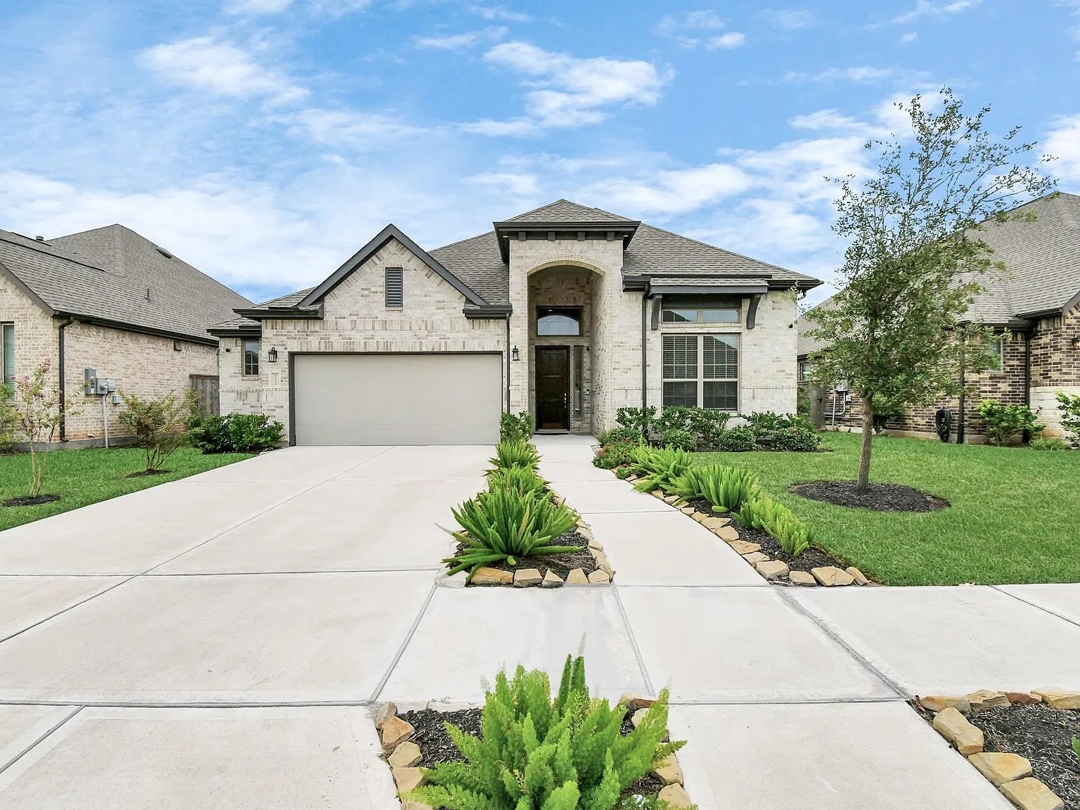 4 bed, 3.0 bath, 2574 sqft, $3,200 — Photo 3