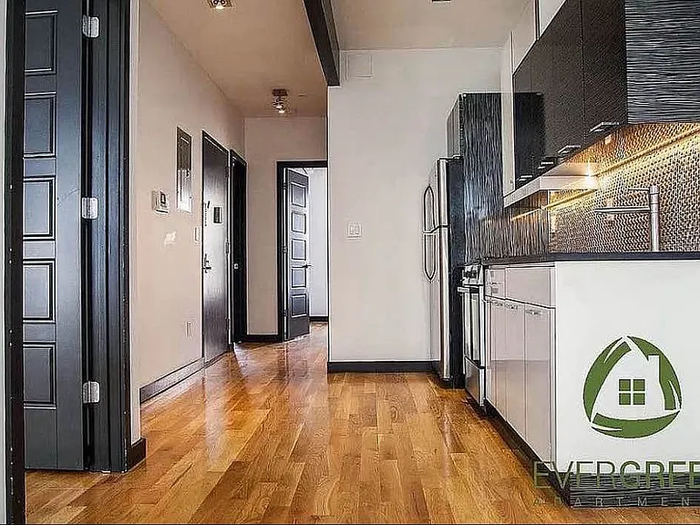 957 Kent Ave #3B — Photo 2