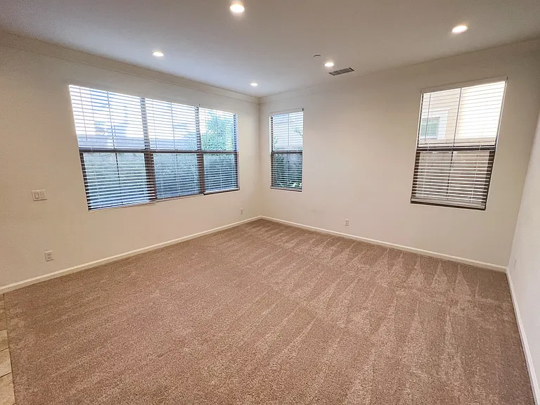 58 Quill — Photo 5