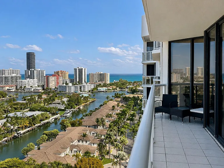 3640 Yacht Club Dr #1903 — Photo 5