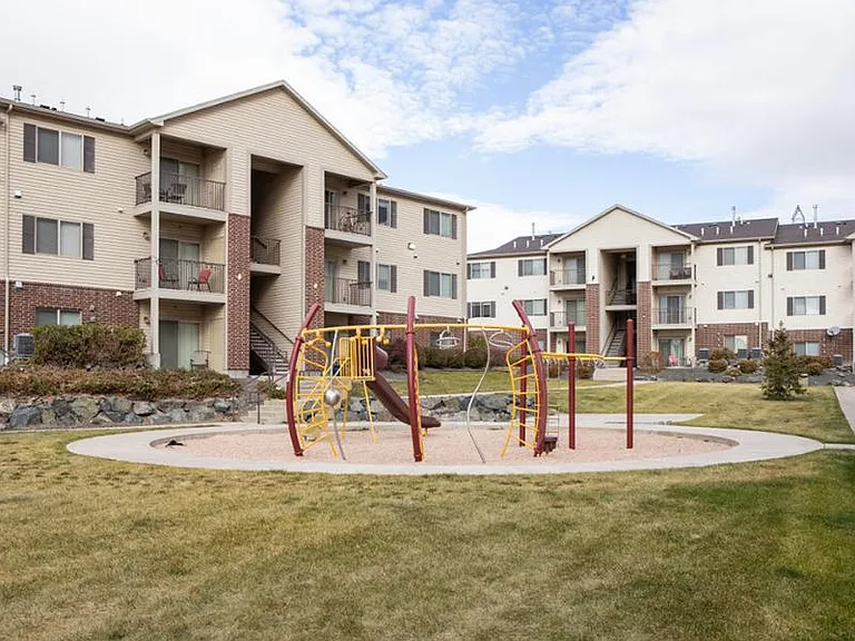 Sundance Apartments — Photo 9
