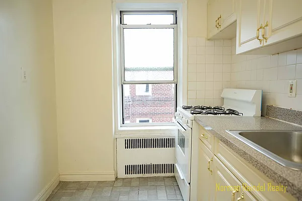 Rented by Norman Raindel, LREB | media 42