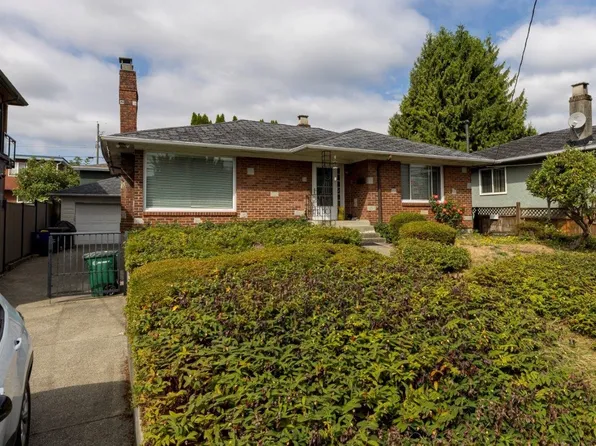 911 Sperling Ave, Burnaby, BC V5B 4H7