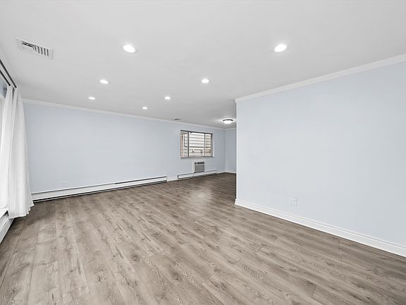 2nd image of 392 Greenbay Ave