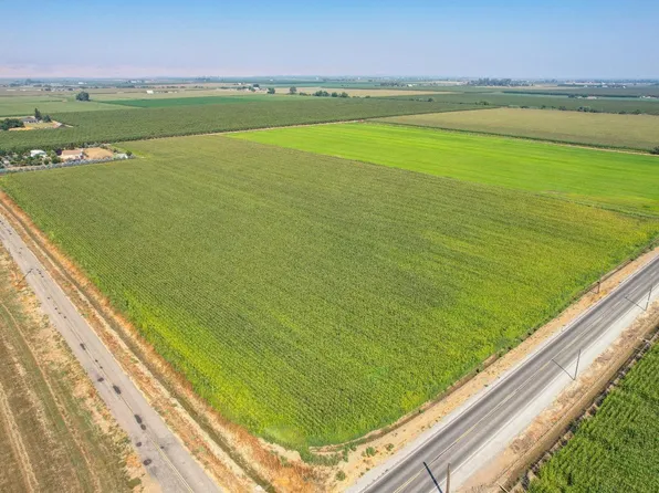 28200 Pfitzer Rd, Gustine, CA 95322