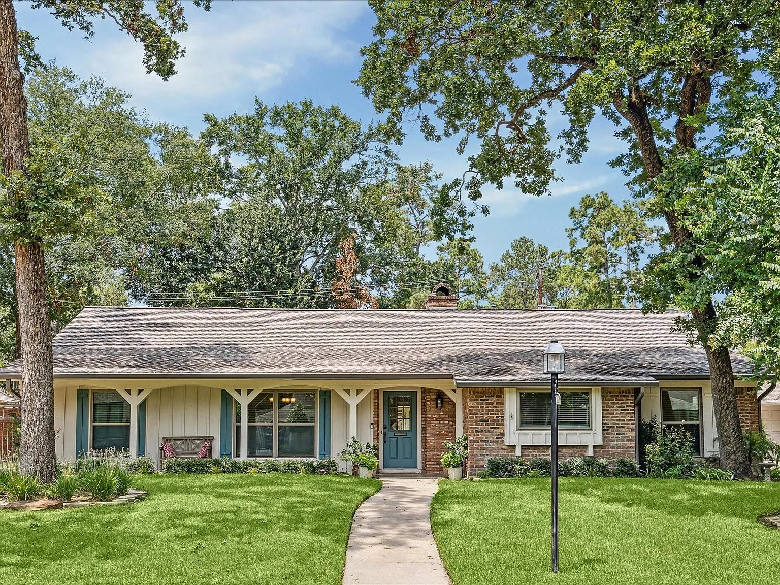 4 bed, 4.0 bath, 3070 sqft, $4,500 — Photo 1