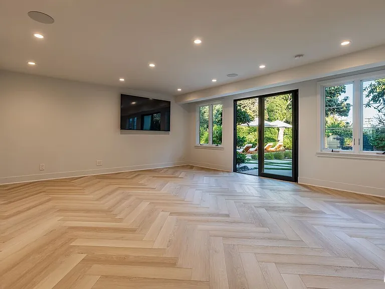 702 N Beverly Dr — Photo 47