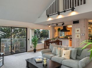 70 Forest Ridge Rd APT 6, Monterey, CA 93940