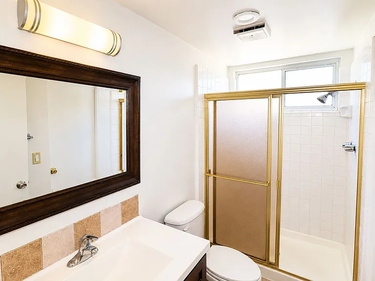1087 N Greengrove St — Photo 14