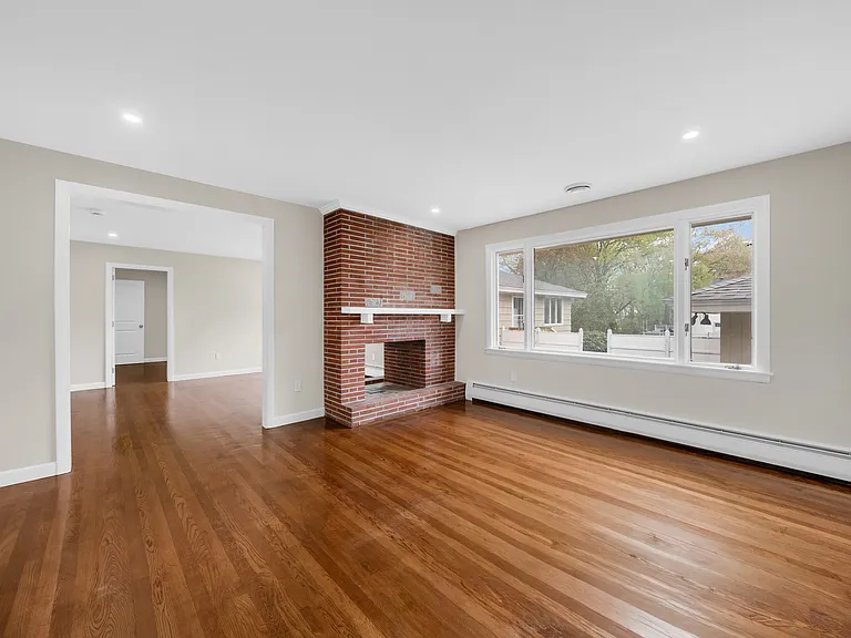 35 Peters St — Photo 8