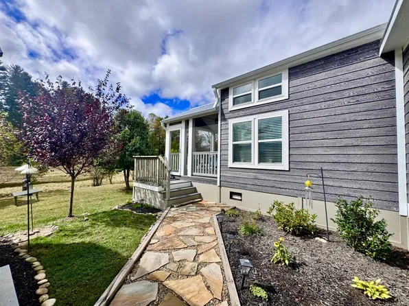 23 Strolling Easy Ln, Flat Rock, NC 28731