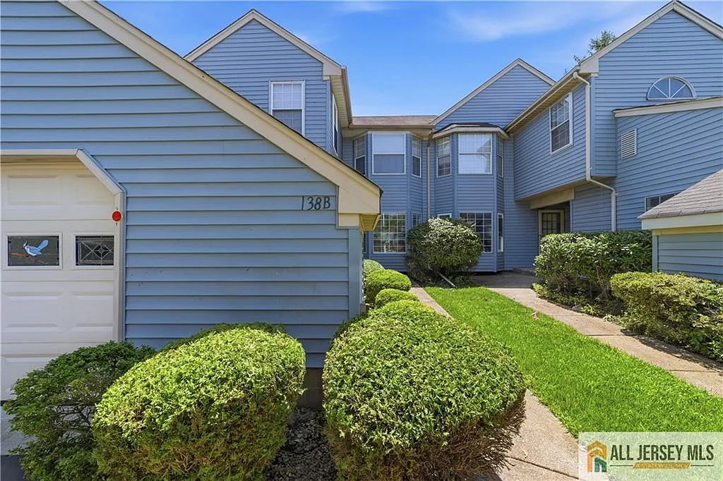 2 bed, 2.0 bath, 1230 sqft, $2,700 — Photo 2