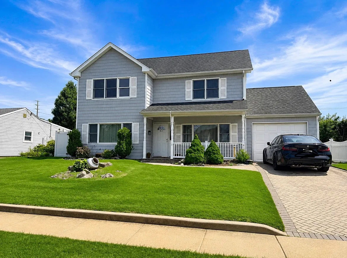 4 bed, 2296 sqft, $6,000 — Photo 1