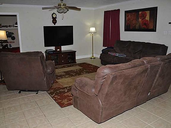 5th image of 1009 Garden Dr