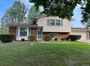 1421 Williamsburg Rd, Flint, MI 48507