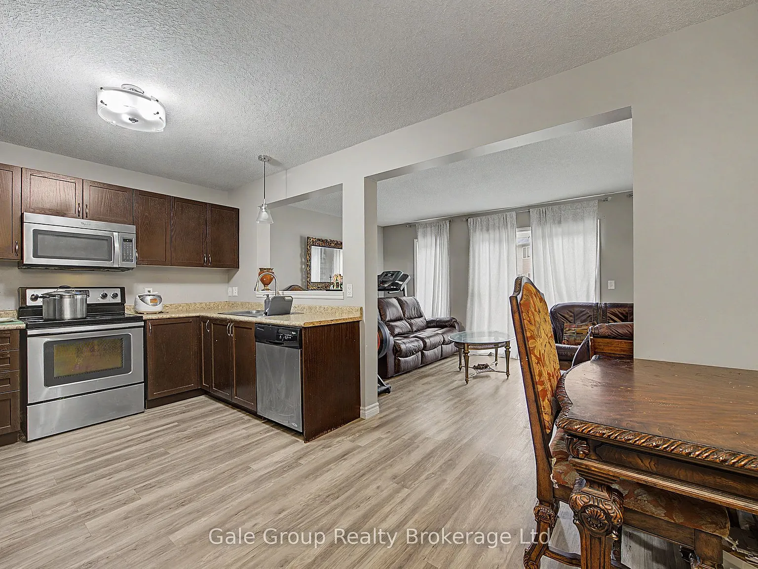 3 bed, $2,600 — Photo 4