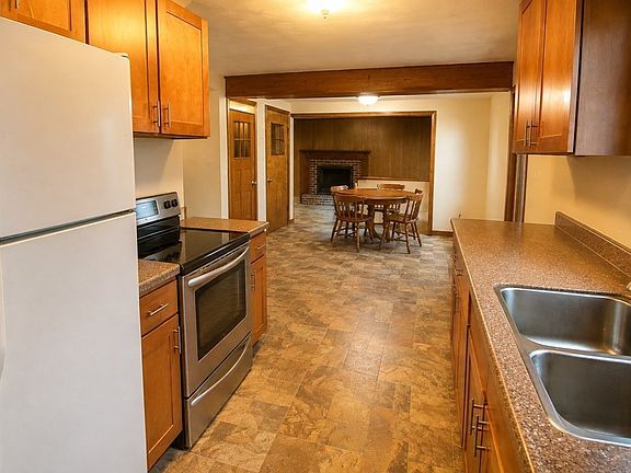 3rd image of 27 Feeding Hills Rd