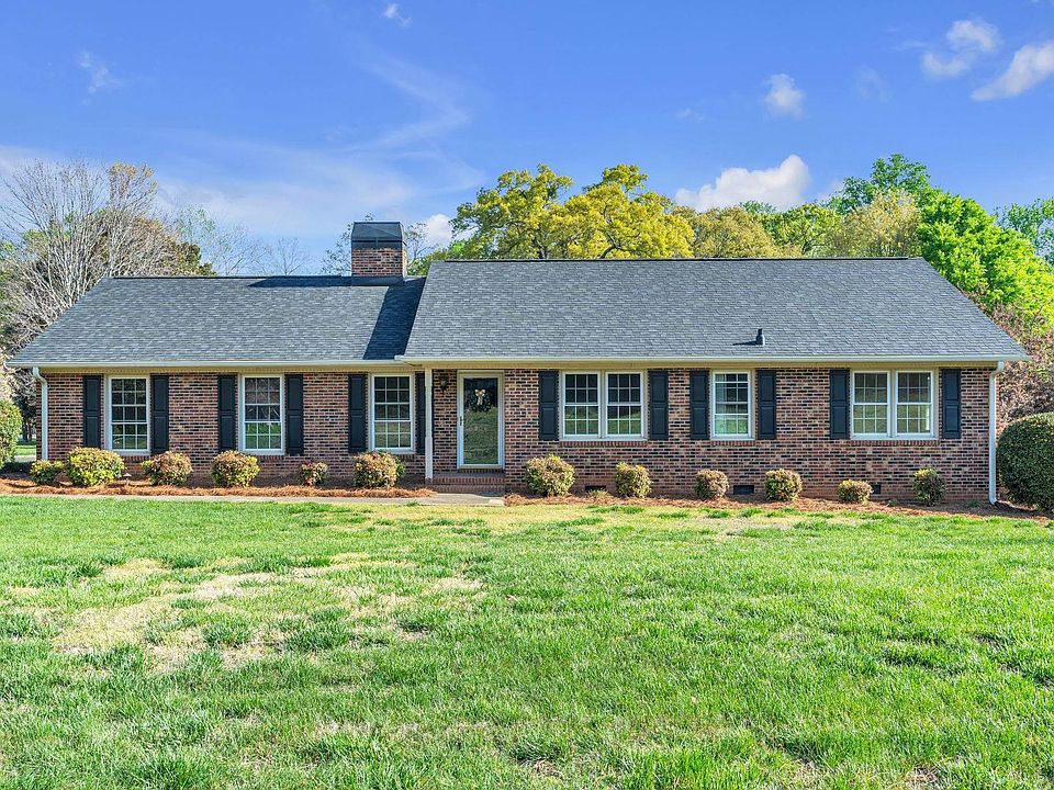 1st image of 806 Shoresbrook Dr