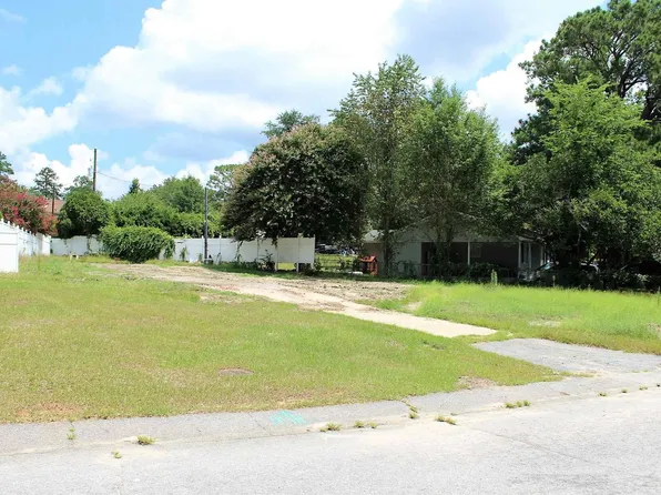 2217 Windsor Dr, Cayce, SC 29033