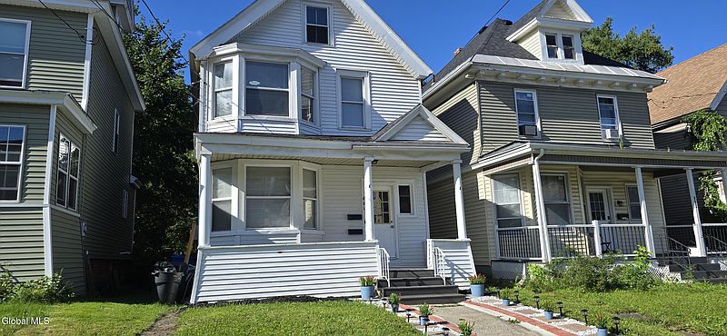 2nd image of 860 Washington Avenue