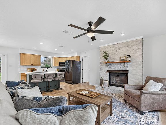 2nd image of 6649 Black Oak Pl
