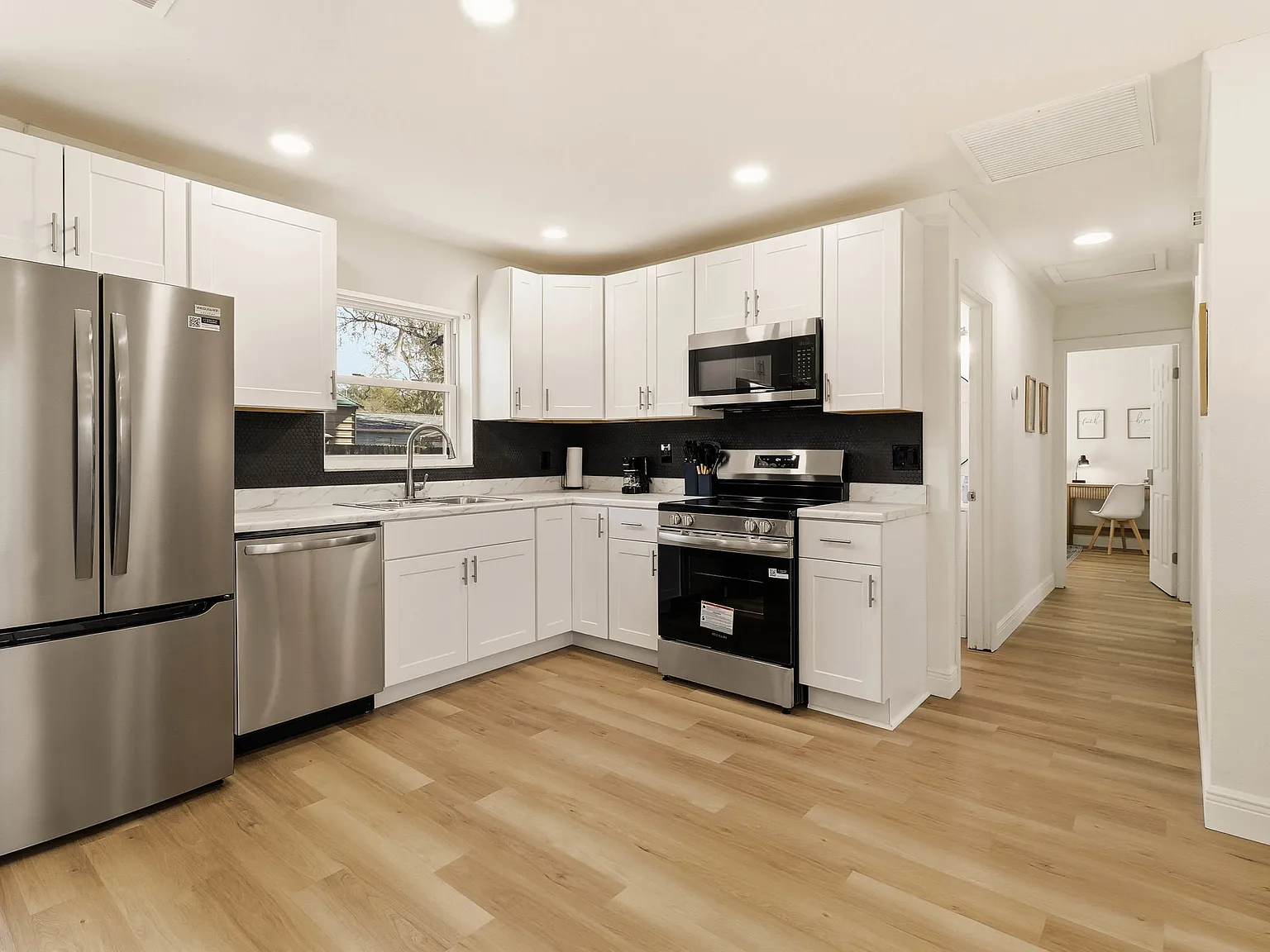 4 bed, 1300 sqft, $2,200 — Photo 4