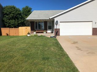1825 Meadowview Ln, Little Chute, WI 54140
