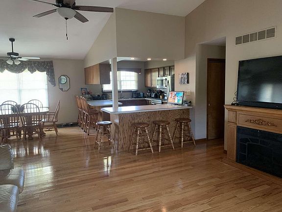 2nd image of 920 Primrose Dr