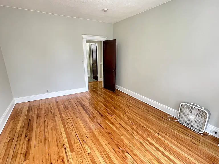 39 Glenville Ave #8 — Photo 3