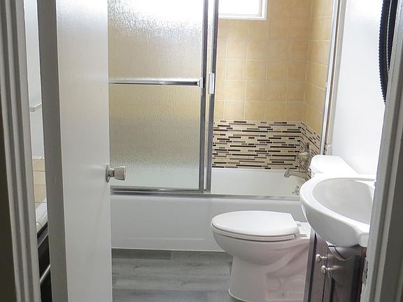 2nd image of 1599 N Raymond Ave APT 3