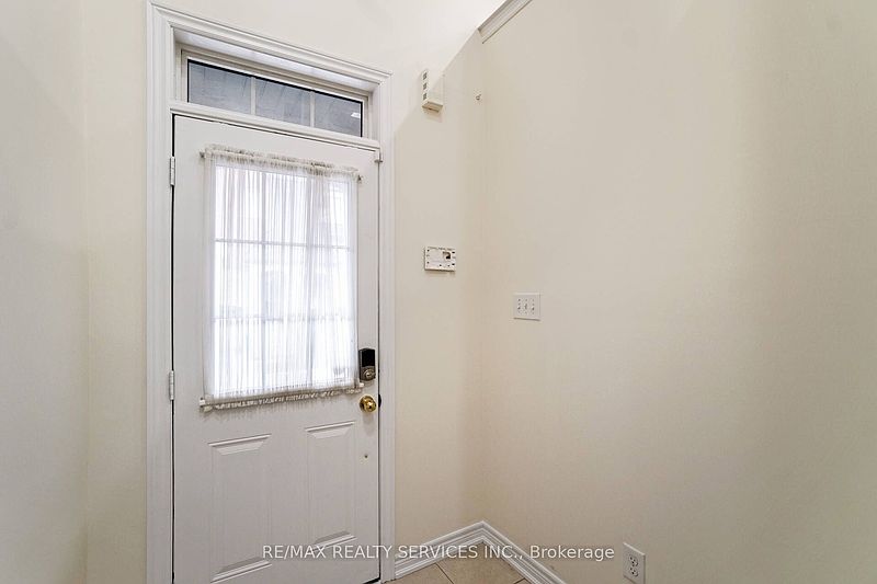 Brampton Townhouse for rent - 3 Bedrooms — photo 4
