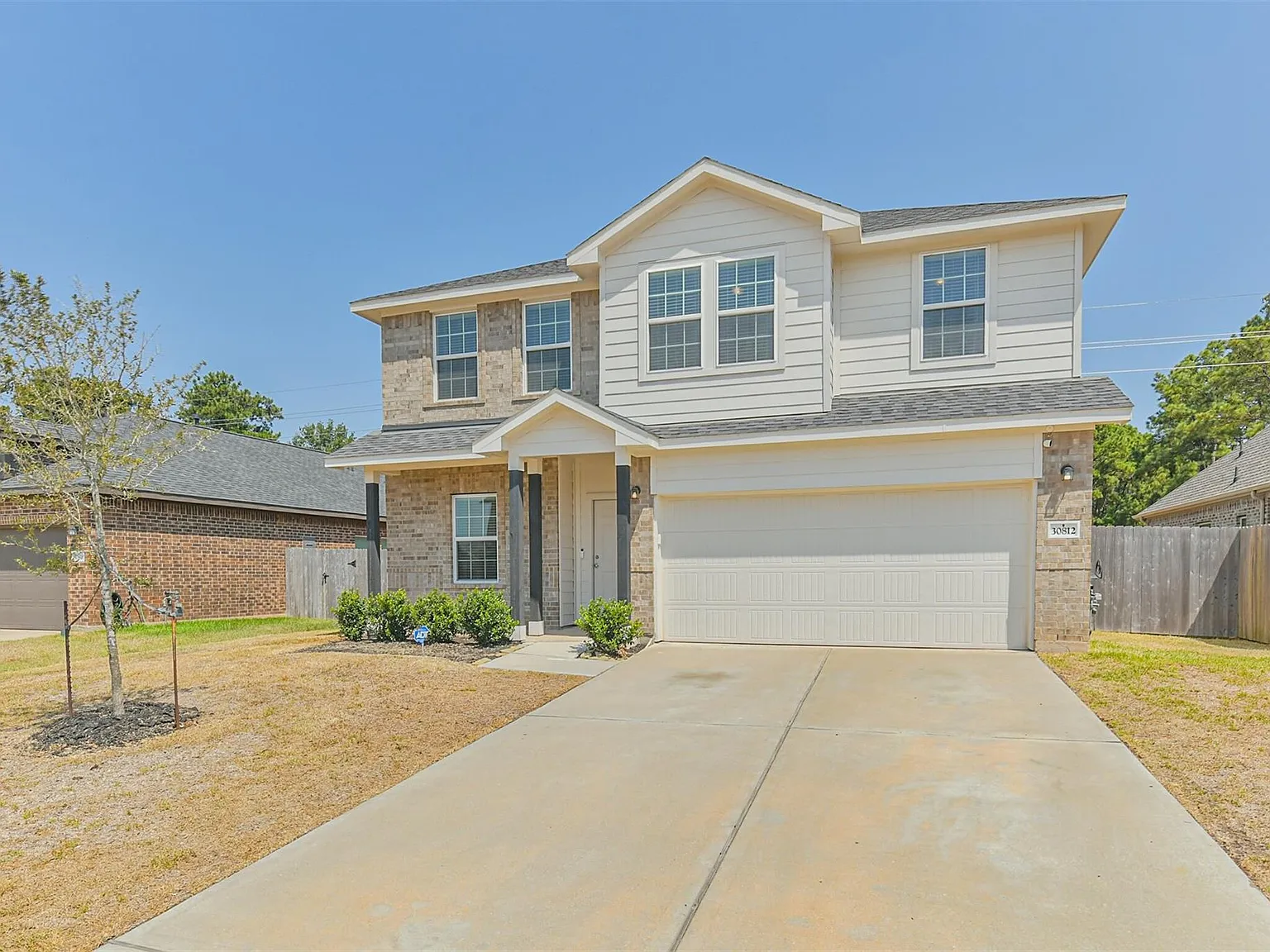 4 bed, 2.5 bath, 2573 sqft, $2,400 — Photo 2