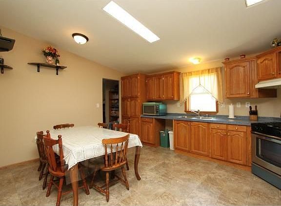 4th image of 554 Janesville St NE