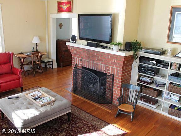 Living Room gas fireplace