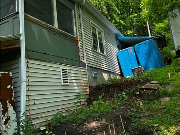 2nd image of 55935 Main St