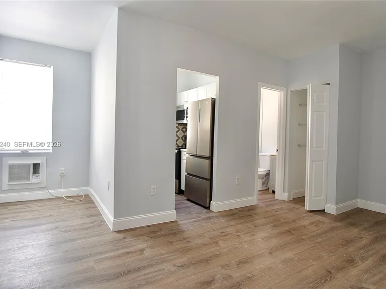 1142 SW 4th St #17 — Photo 3