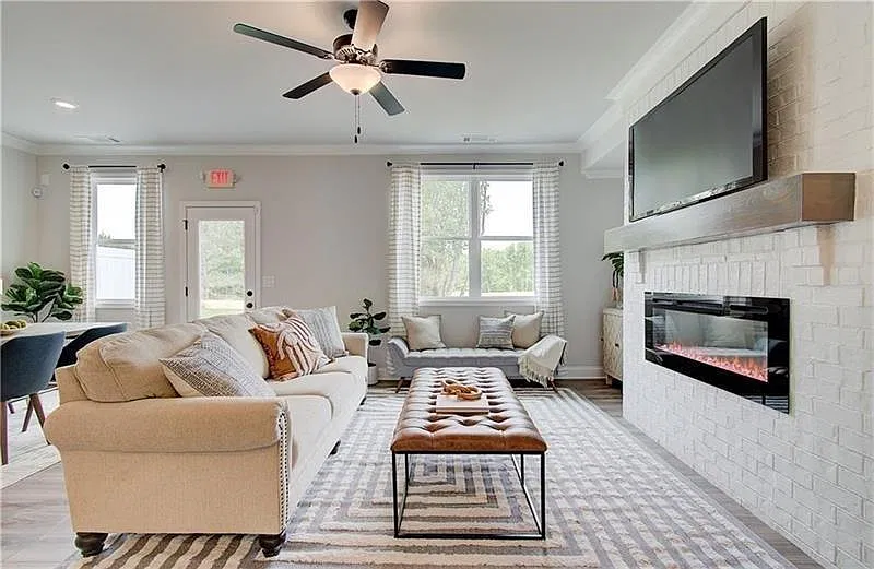 3 bed, 2.5 bath, 1904 sqft, $2,050 — Photo 4